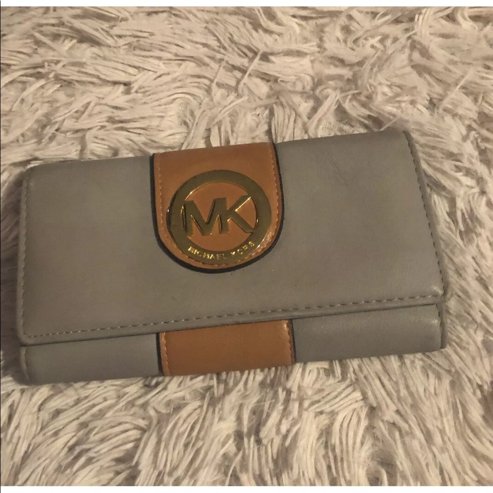 MICHAEL KORS wallet. PreOwned.